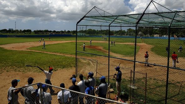 151006071919-dominican-republic-beauty--baseball-super-169