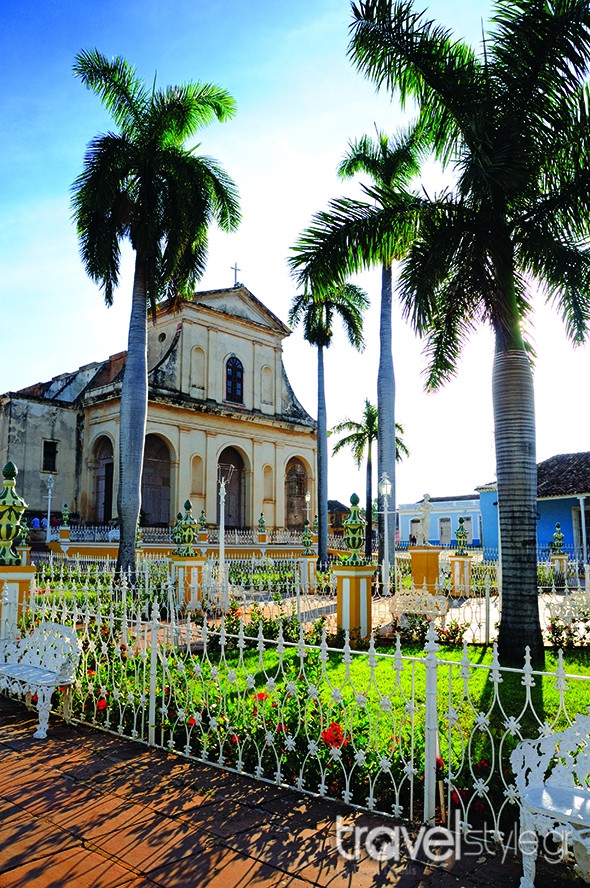 20555804_A view of Plaza Mayor in Trinidad town, cuba_Roxana Gonzalez