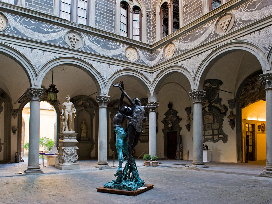 DHX0TE wind and water statue by paddy campbell in the courtyard by michelozzo,palazzo medici riccardi,florence,italy