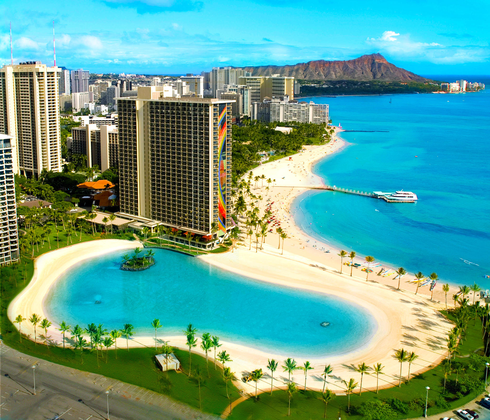 Hilton_Hawaiian_Village_Waikiki_Beach_Resort