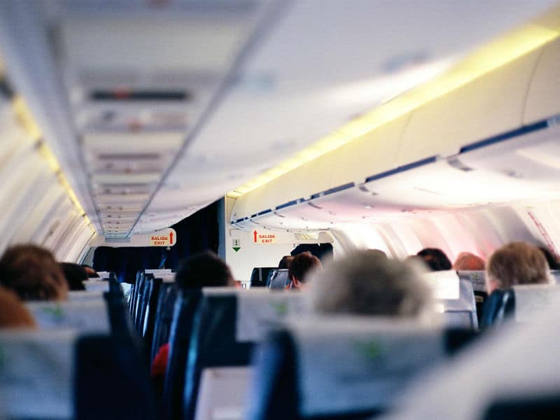 Περιττές χρεώσεις στο αεροπλάνο; Μικρά μυστικά για να είναι πιο οικονομικά τα ταξίδια σας!