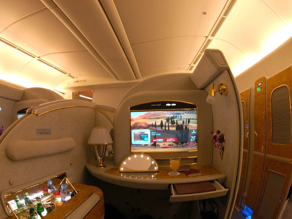 emirates flight 211