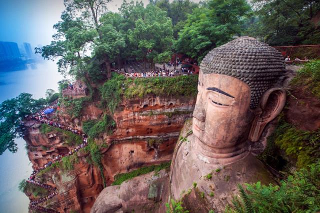 Το μεγαλύτερο άγαλμα του Βούδα! Είναι στη Κίνα και προκαλεί σοκ με το μέγεθός του!