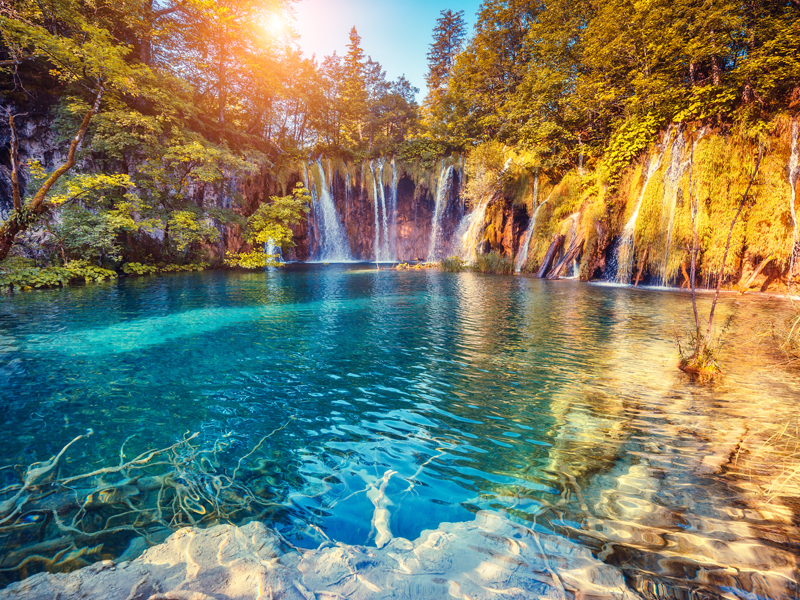 Το Εθνικό Πάρκο Λιµνών στη Κροατία είναι ένας "θησαυρός"της φύσης με υπέροχα νερά και εντυπωσιακά τοπία!!!(photo)