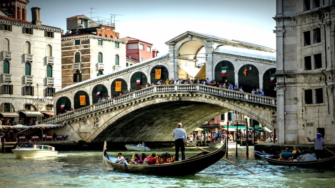 Ιστορική γέφυρα Ponte di Rialto Βενετία