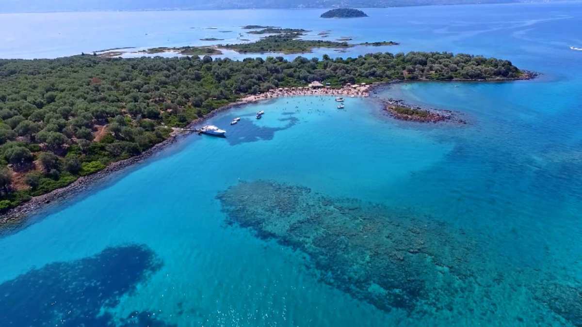 lixadonisia-1 These are the 12 most beautiful beaches of Evia