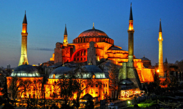 Ο ναός της Αγίας Σοφίας στην Κωνσταντινούπολη ένα από τα πιο σημαντικά αξιοθέατα της πόλης!