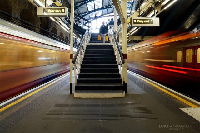 Σταθμοί μετρό Λονδίνο by Luke Agbaimoni