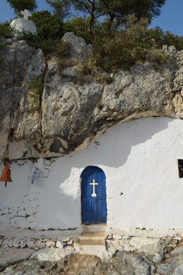 Ιθάκη: Το «κρυμμένο» εκκλησάκι της Παναγίας της Σπηλιώτισσας που εντυπωσιάζει τους επισκέπτες! (εικόνες)