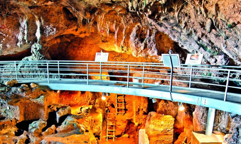 Σπήλαιο Θεόπετρας Μετέωρα