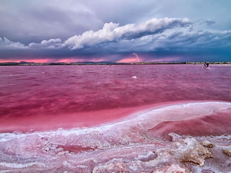 Η "μαγική" ροζ λίμνη που έχει θεραπευτικές ιδιότητες