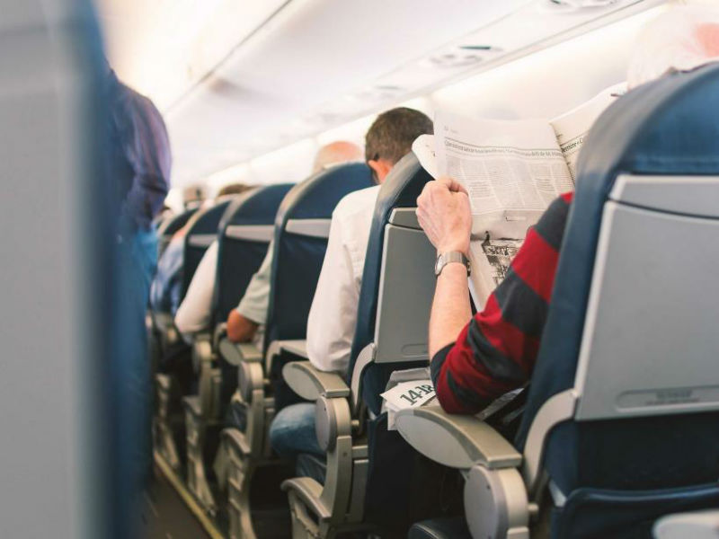 15 πράγματα που δεν πρέπει ποτέ να τα κάνετε σε ένα αεροπορικό ταξίδι