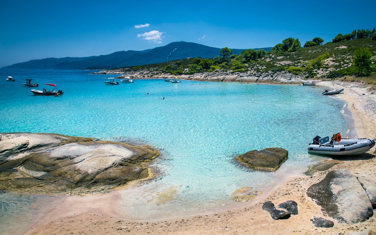 Aυτό είναι το ελληνικό νησί που έχει ζεστά νερά όλο το χρόνο