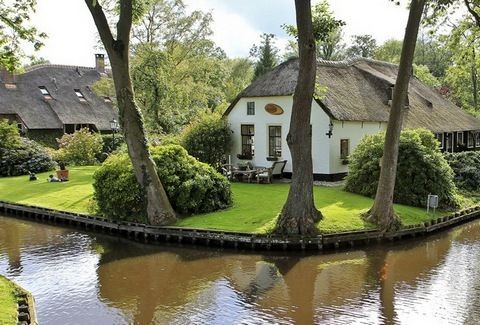 Giethoorn: Το χωριό που η εικόνα του μοιάζει με πίνακα ζωγραφικής