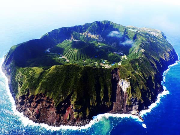 Νησί- Ηφαίστειο που κατοικείται- Που βρίσκεται- Η ιστορία του!
