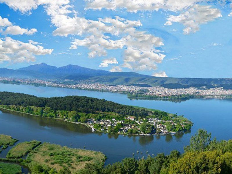 Το νησάκι στην λίμνη των Ιωαννίνων είναι μια περιοχή που πρέπει να επισκεφθείτε