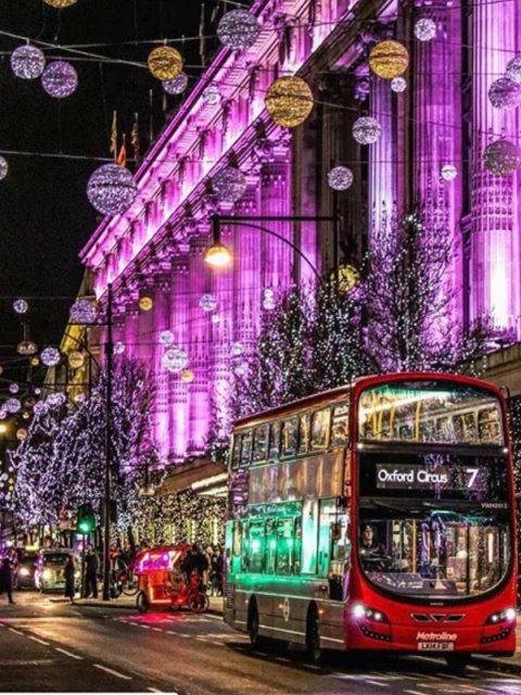 Ήρθαν τα Χριστούγεννα στο Λονδίνο: Η Oxford Street φόρεσε τα γιορτινά της!