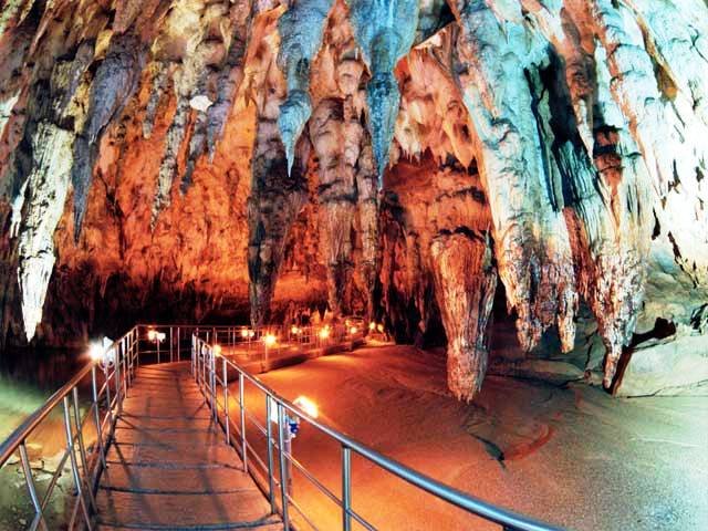 Περιηγηθείτε στα μαγευτικά μυστικά των πιο όμορφων σπηλαίων της Ελλάδας