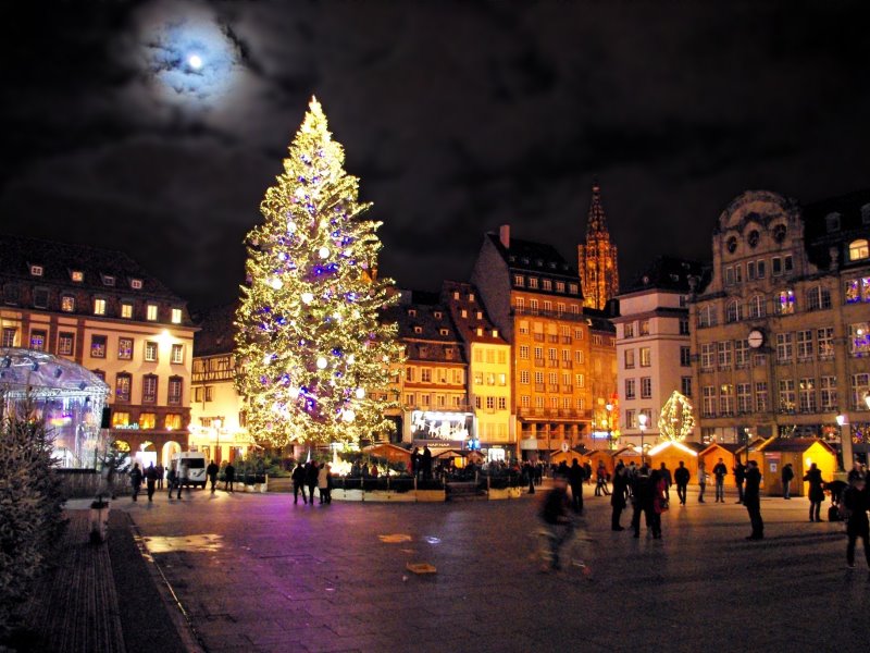 Το Στρασβούργο ντύνεται χριστουγεννιάτικα και εντυπωσιάζει! (photos)