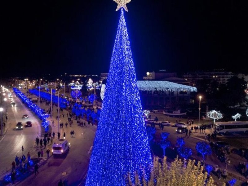Στον Βόλο φέτος το ψηλότερο χριστουγεννιάτικο δέντρο στην Ελλάδα!
