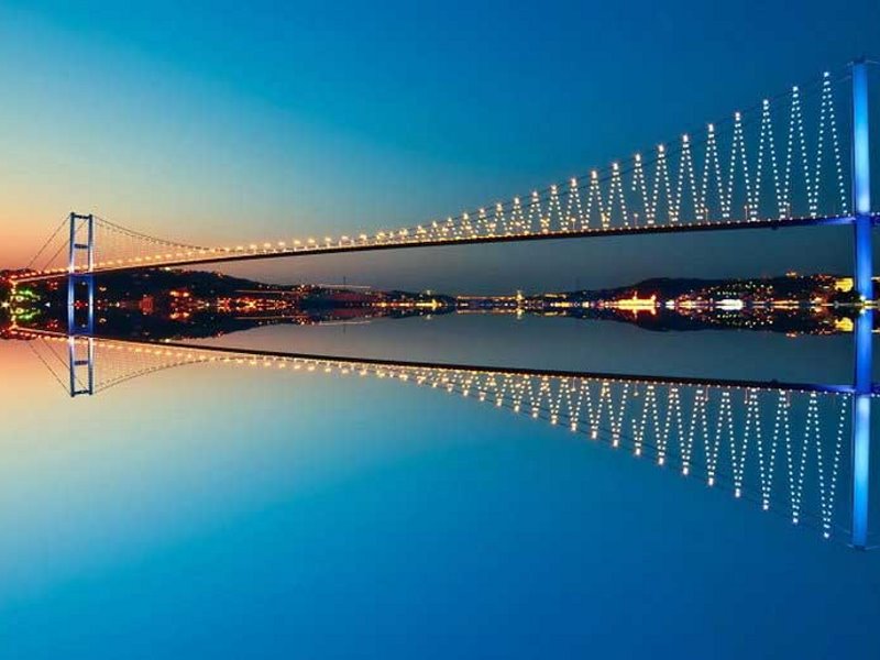 Κωνσταντινούπολη: Περπατήστε στις γέφυρες της Πόλης-Εκεί που ενώνονται η Δύση και η Ανατολή