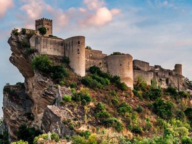 Ιταλία: Αυτό είναι το υπέροχο μεσαιωνικό κάστρο που ενοικιάζεται για 114 δολάρια!!