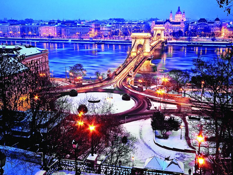 Χριστούγεννα στην Βουδαπέστη: Μαγευτείτε από την απαράμιλλη γοητεία των Μαγυάρων!