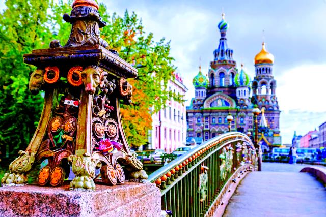 Αγία Πετρούπολη γέφυρα και εκκλησία του Σωτήρα
