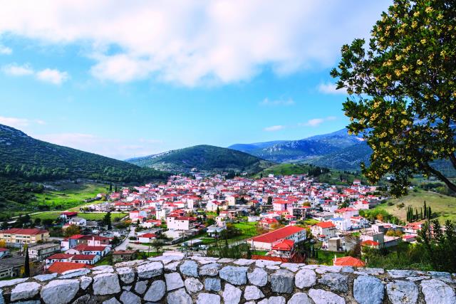 15+1 σημεία που αξίζει να ανακαλύψετε με ορμητήριο την Αράχωβα