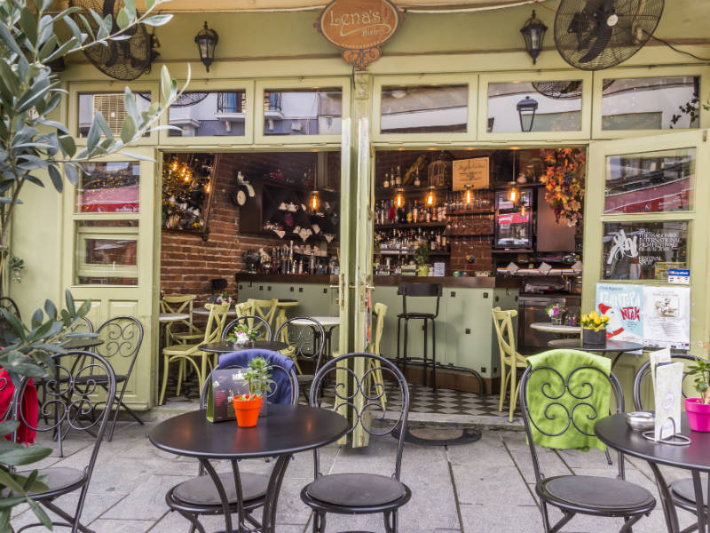 Lena's Bistro: Αυτό το μαγαζί "μεταφέρει" τη παριζιάνικη συνοικία Le Marais στη Θεσσαλονίκη!