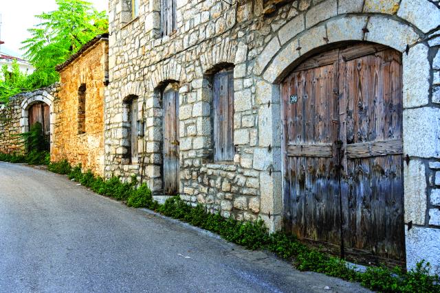 15+1 σημεία που αξίζει να ανακαλύψετε με ορμητήριο την Αράχωβα