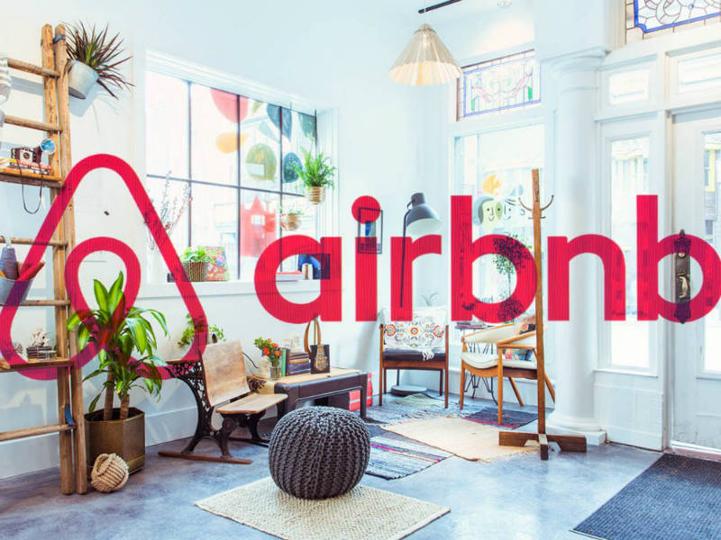 H ΣΕΤΚΕ προειδοποιεί ότι το Airbnb απειλεί την κοινωνική συνοχή