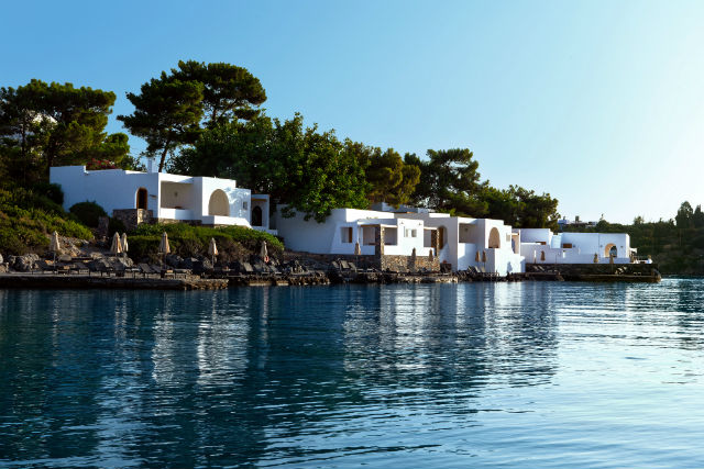 Nέα γαστρονομική εποχή για την bluegr Hotels & Resorts με τον βραβευμένο σεφ Γιάννη Μπαξεβάνη!