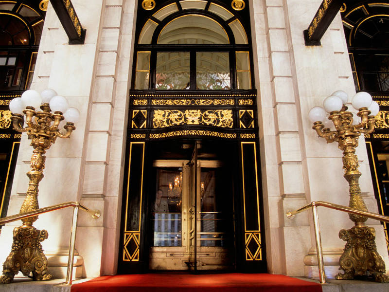 The Plaza: Tο πολυτελές ξενοδοχείο της Νέας Υόρκης που το γνωρίσαμε από την ταινία 