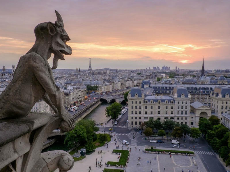 Παρίσι: Αλλαγές στις ξεναγήσεις της πόλης λόγω της πυρκαγιάς στην Παναγία των Παρισίων!