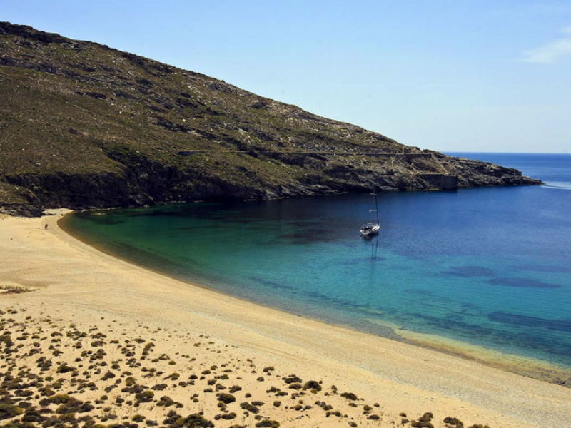 Η πρώτη ελληνική παραλία όπου απαγορεύεται το κάπνισμα