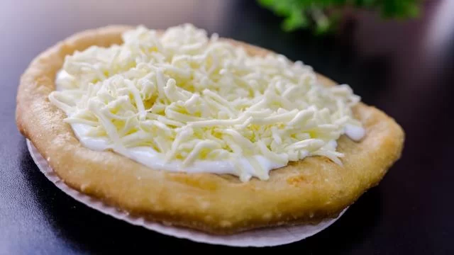 Lángos, street food Ουγγαρία