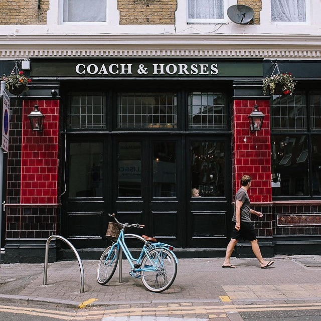 Η παμπ Coach & Horses