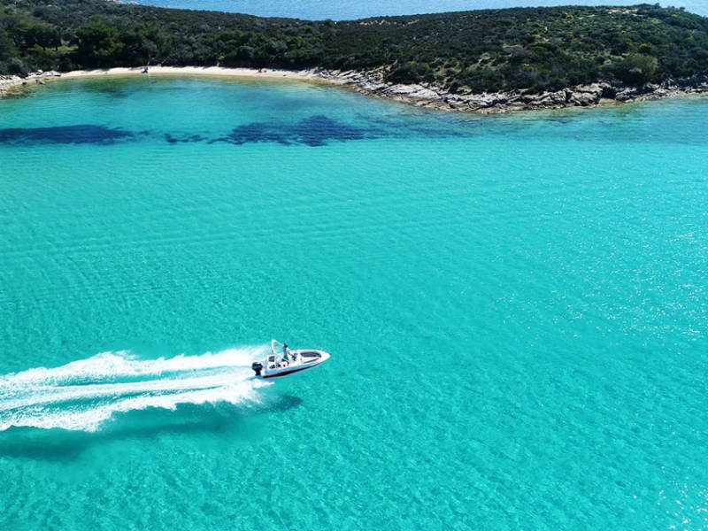 Τα άγνωστα εξωτικά νησάκια της Χαλκιδικής με τα κρυφά θέρετρα! (video)