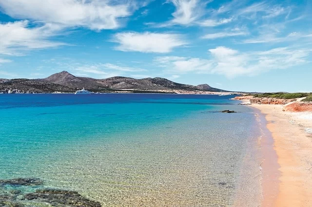 Η παραλία Κακό Ρέμα στην Αντίπαρο