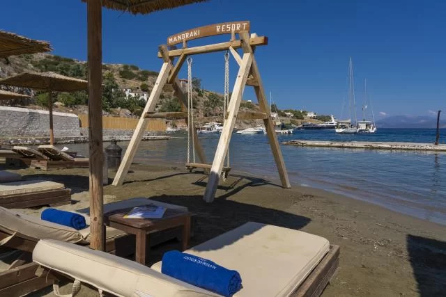 Mandraki beach resort παραλία