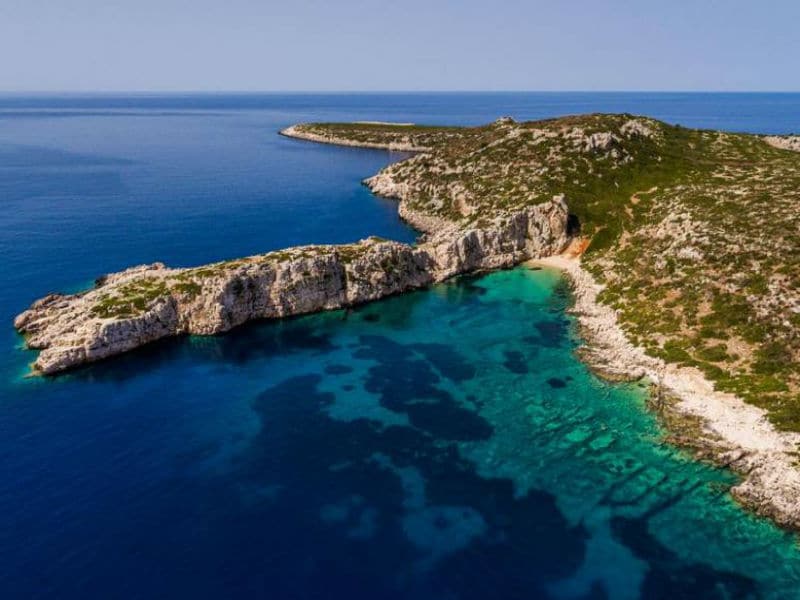 Το άγνωστο ελληνικό νησί που μοιάζει με... κροκόδειλο