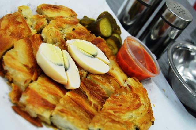 Μπουρέκια - street food Τελ Αβίβ