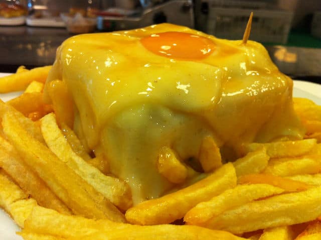 Francesinha - φαγητό Πόρτο