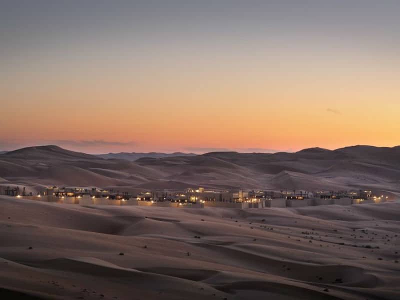 Ένα εντυπωσιακό 5άστερο ξενοδοχείο στη μέση της ερήμου που μοιάζει με... οφθαλμαπάτη!