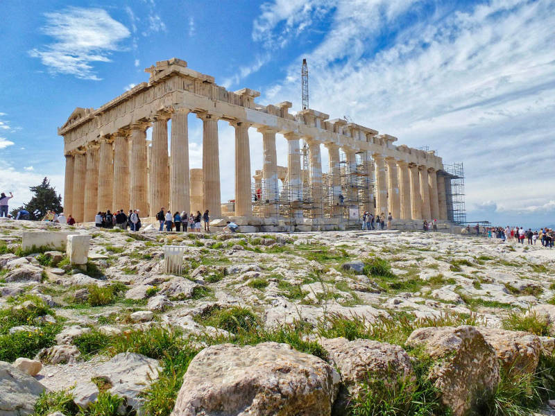 Στον επιβλητικό Παρθενώνα