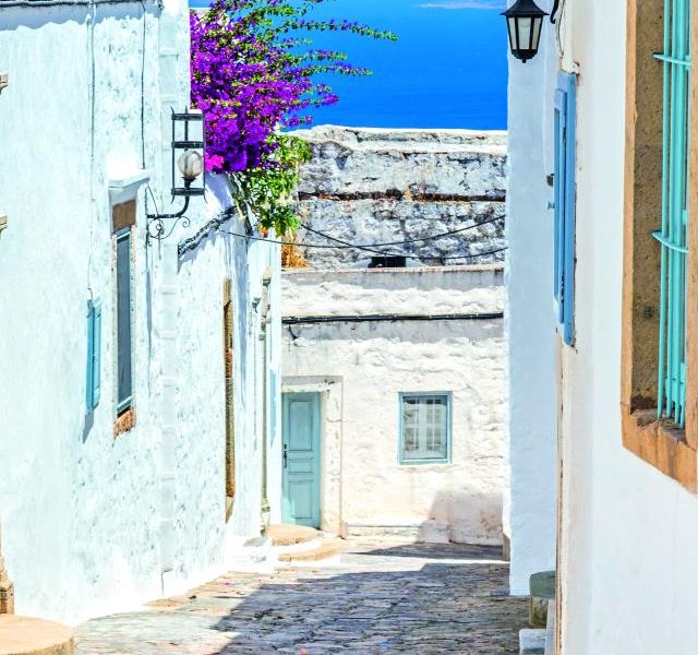 2+1: Τρία αληθινά νησιά-διαμάντια του Αιγαίου είναι έτοιμα να σε υποδεχτούν