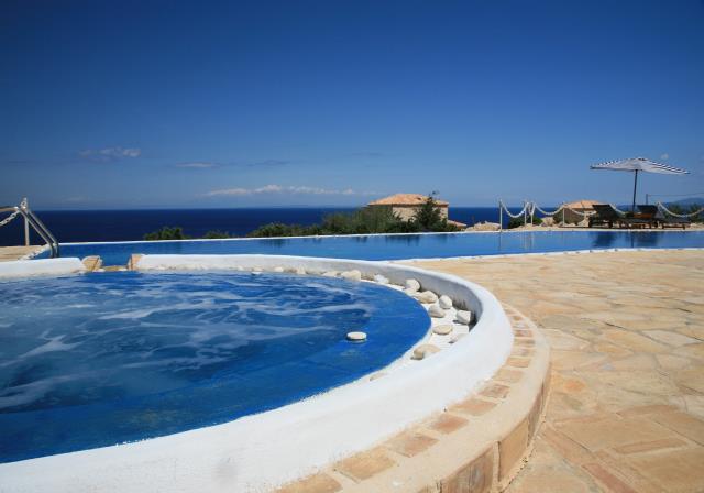 Odysseus Estate πισίνα