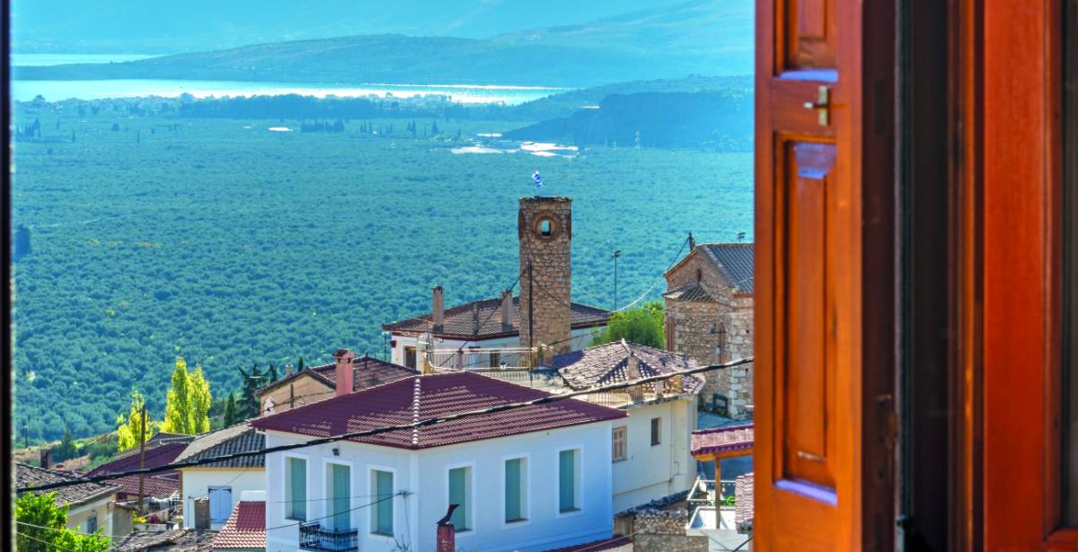 Χρισσό Φωκίδας Χρισσό, χωριό στη Φωκίδα