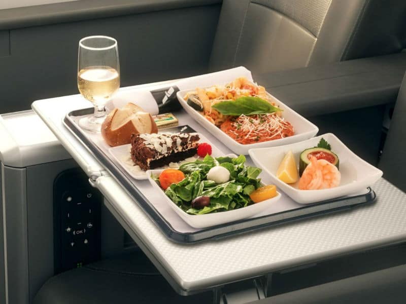 Έρχονται αλλαγές στα ταξίδια με αεροπλάνο! Πως θα είναι τα γεύματα στο μέλλον;
